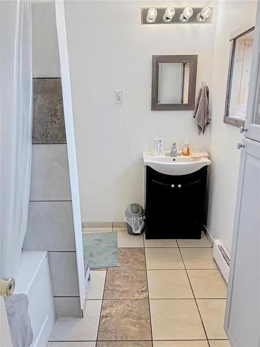 329 Main Street, Wawanesa, MB - Indoor Photo Showing Bathroom