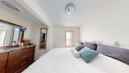 329 Main Street, Wawanesa, MB - Indoor Photo Showing Bedroom