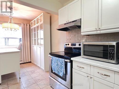283 Fairway Road N, Kitchener, ON - Indoor Photo Showing Kitchen