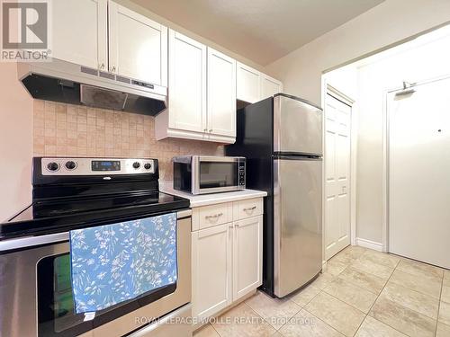 283 Fairway Road N, Kitchener, ON - Indoor Photo Showing Kitchen