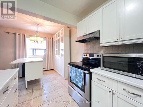 283 Fairway Road N, Kitchener, ON - Indoor Photo Showing Kitchen