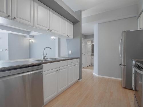 103 700 Regent Avenue, Winnipeg, MB - Indoor Photo Showing Kitchen With Double Sink