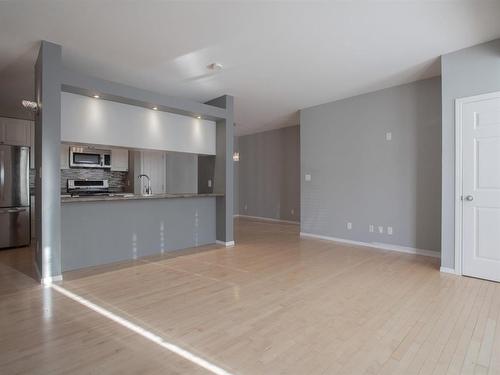 103 700 Regent Avenue, Winnipeg, MB - Indoor Photo Showing Kitchen
