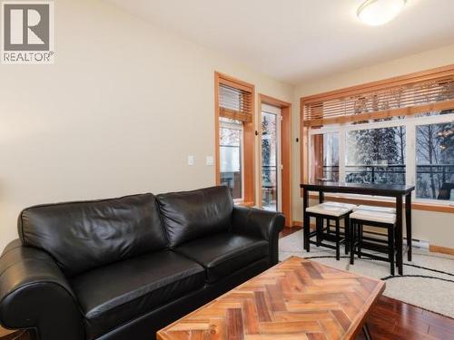 103-32 Waterfront Place, Whitehorse, YT - Indoor Photo Showing Living Room
