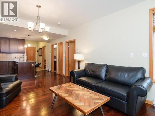 103-32 Waterfront Place, Whitehorse, YT - Indoor Photo Showing Living Room