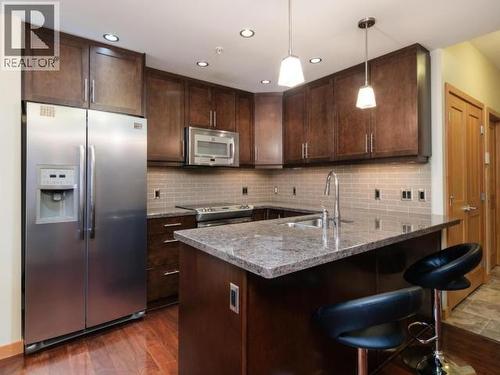 103-32 Waterfront Place, Whitehorse, YT - Indoor Photo Showing Kitchen With Double Sink With Upgraded Kitchen