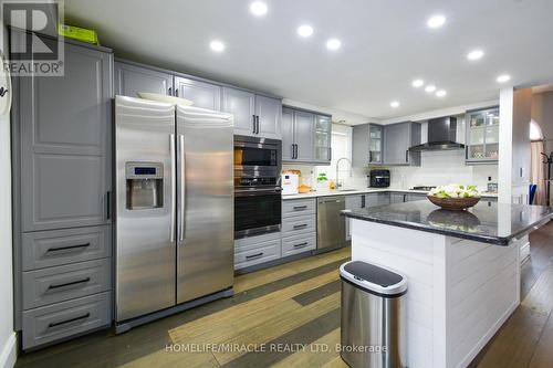 39 Endeavour Drive, Cambridge, ON - Indoor Photo Showing Kitchen With Upgraded Kitchen