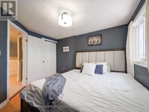 39 Endeavour Drive, Cambridge, ON - Indoor Photo Showing Bedroom