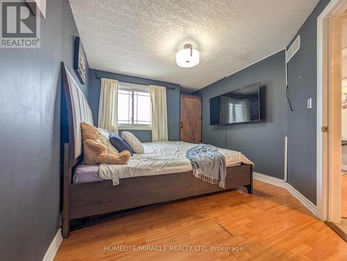 39 Endeavour Drive, Cambridge, ON - Indoor Photo Showing Bedroom