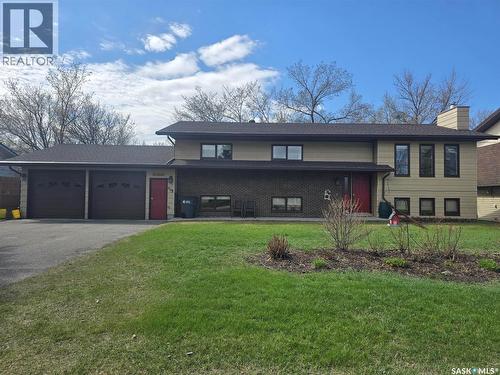 903 Assiniboia Avenue, Grenfell, SK - Outdoor With Deck Patio Veranda With Facade