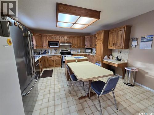 903 Assiniboia Avenue, Grenfell, SK - Indoor Photo Showing Kitchen