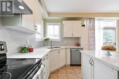3512 Positano Place, Mississauga, ON - Indoor Photo Showing Kitchen With Double Sink With Upgraded Kitchen