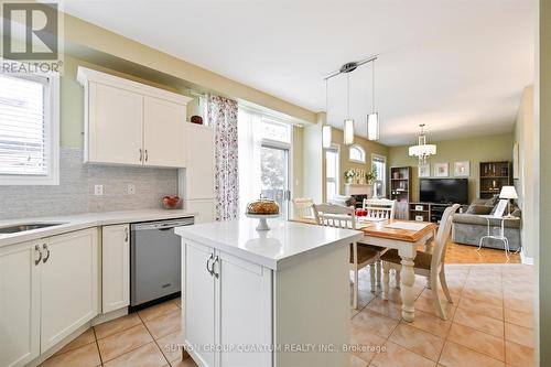 3512 Positano Place, Mississauga, ON - Indoor Photo Showing Kitchen With Upgraded Kitchen