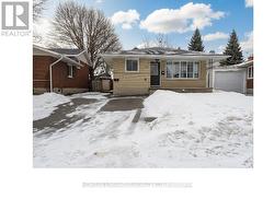 61 BOSWORTH CRESCENT  Kitchener, ON N2E 1Y9