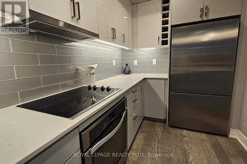 105 - 1575 Lakeshore Road W, Mississauga, ON - Indoor Photo Showing Kitchen With Upgraded Kitchen