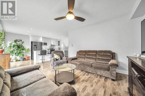 130 Adler Drive, Cambridge, ON - Indoor Photo Showing Living Room