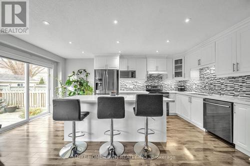 130 Adler Drive, Cambridge, ON - Indoor Photo Showing Kitchen With Upgraded Kitchen