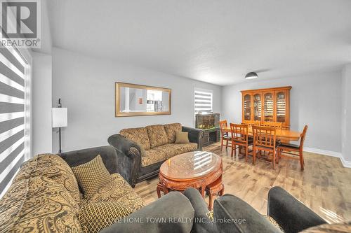 130 Adler Drive, Cambridge, ON - Indoor Photo Showing Living Room