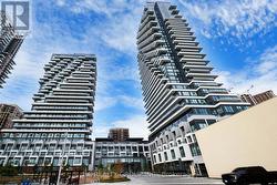222 - 30 INN ON THE PARK DRIVE  Toronto, ON M3C 0P7