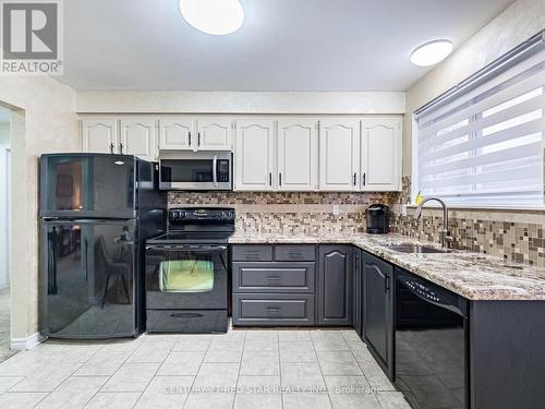 25 Devonshire Drive, Brampton, ON - Indoor Photo Showing Kitchen