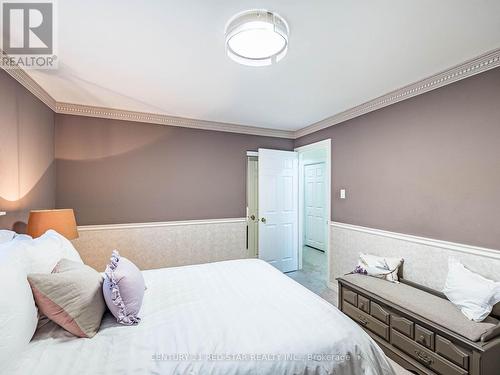 25 Devonshire Drive, Brampton, ON - Indoor Photo Showing Bedroom