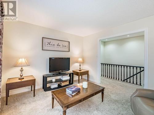 25 Devonshire Drive, Brampton, ON - Indoor Photo Showing Living Room