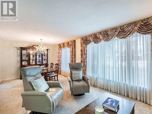 25 Devonshire Drive, Brampton, ON - Indoor Photo Showing Living Room