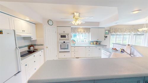 34-1401 Willowbrook Drive, Cranbrook, BC - Indoor Photo Showing Kitchen