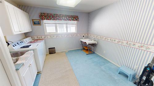 34-1401 Willowbrook Drive, Cranbrook, BC - Indoor Photo Showing Laundry Room