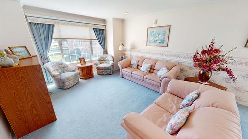 34-1401 Willowbrook Drive, Cranbrook, BC - Indoor Photo Showing Living Room