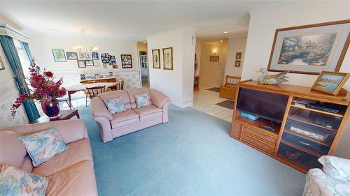34-1401 Willowbrook Drive, Cranbrook, BC - Indoor Photo Showing Living Room
