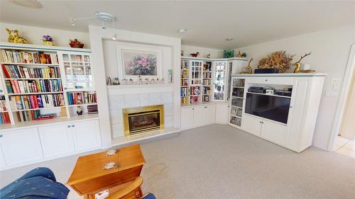 34-1401 Willowbrook Drive, Cranbrook, BC - Indoor With Fireplace