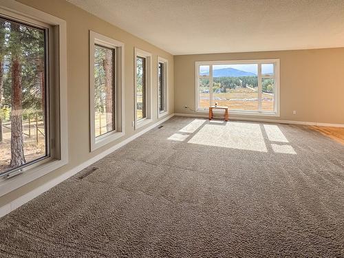 3025 9Th Street, Cranbrook, BC - Indoor Photo Showing Other Room
