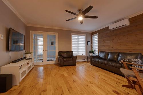Living room - 80 Av. Gérard-Brunelle, Saint-Jean-Sur-Richelieu, QC - Indoor Photo Showing Living Room