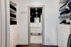 Walk-in closet - 