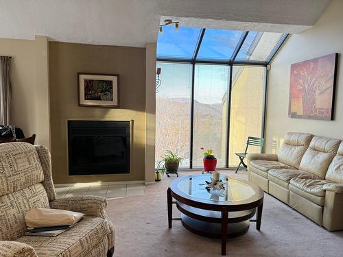 Salon - 1919 Rue Du Skieur, Sainte-Adèle, QC 