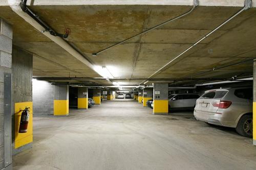 Garage - Ss1-4-1235 Rue Bishop, Montréal (Ville-Marie), QC 