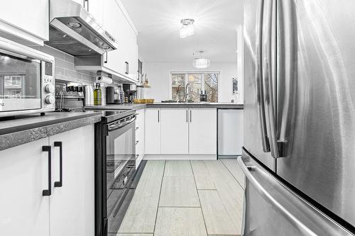 Cuisine - 201-2243 Rue Racine, Longueuil (Saint-Hubert), QC - Indoor Photo Showing Kitchen