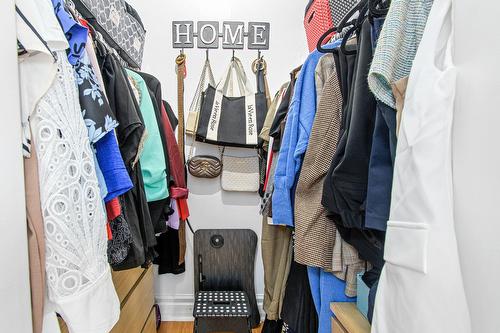 Penderie (Walk-in) - 201-2243 Rue Racine, Longueuil (Saint-Hubert), QC - Indoor With Storage