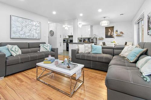 Salon - 201-2243 Rue Racine, Longueuil (Saint-Hubert), QC - Indoor Photo Showing Living Room
