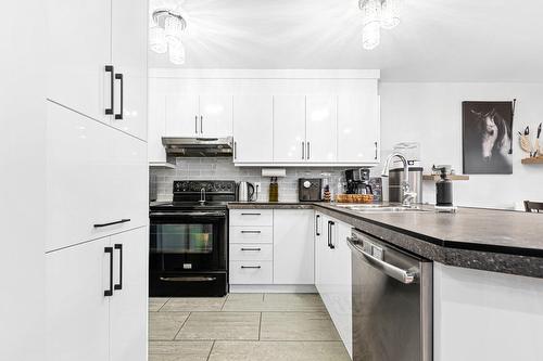 Cuisine - 201-2243 Rue Racine, Longueuil (Saint-Hubert), QC - Indoor Photo Showing Kitchen With Double Sink