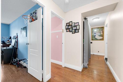 Autre - 107-5740 Av. Rembrandt, Côte-Saint-Luc, QC - Indoor Photo Showing Other Room