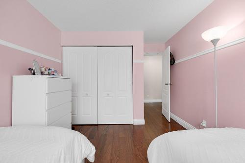 Chambre à coucher - 107-5740 Av. Rembrandt, Côte-Saint-Luc, QC - Indoor Photo Showing Bedroom