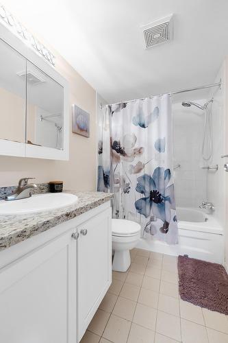 Salle de bains - 107-5740 Av. Rembrandt, Côte-Saint-Luc, QC - Indoor Photo Showing Bathroom