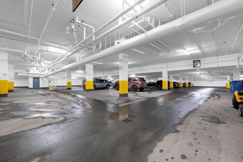 Stationnement - 107-5740 Av. Rembrandt, Côte-Saint-Luc, QC - Indoor Photo Showing Garage