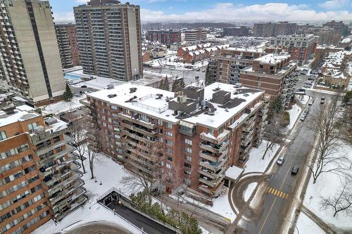 Vue d'ensemble - 107-5740 Av. Rembrandt, Côte-Saint-Luc, QC - Outdoor With Balcony