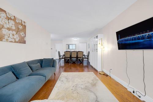 Salon - 107-5740 Av. Rembrandt, Côte-Saint-Luc, QC - Indoor Photo Showing Living Room