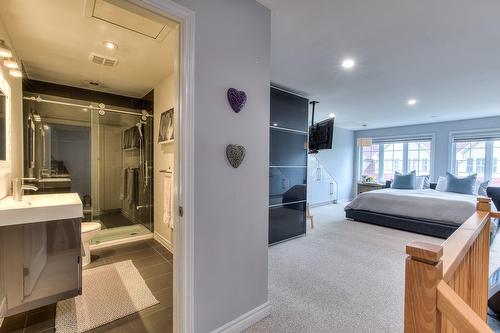 Salle de bains attenante à la CCP - 3895Z Rue Céline-Marier, Montréal (Saint-Laurent), QC 