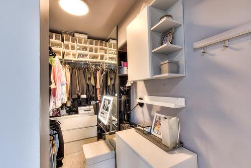 Penderie (Walk-in) - 3895Z Rue Céline-Marier, Montréal (Saint-Laurent), QC 