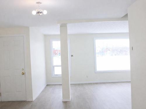 115 Robertson Street, Thunder Bay, ON - Indoor Photo Showing Other Room